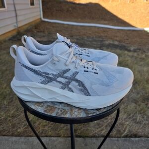 Asics Novablast 5 1011B974 Oatmeal/Black Running Shoes Sneakers Men's Size 12.5